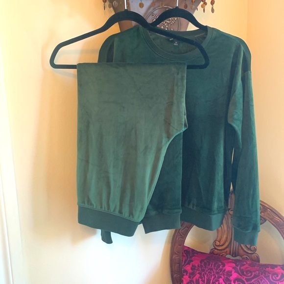 Banana Republic Pants - BANANA REPUBLIC WOMENS VELOUR SWEATSHIRT & PANTS JOGGER SET GREEN SIZE MEDIUM